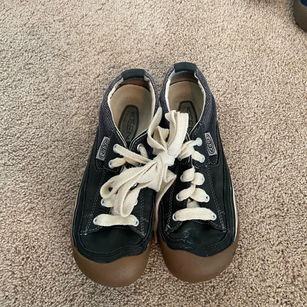 Well loved keen gym shoes